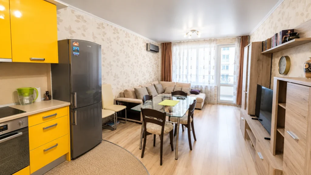 Дневна и кухня в StayBooked апартамента в комплекс Перла, Бургас