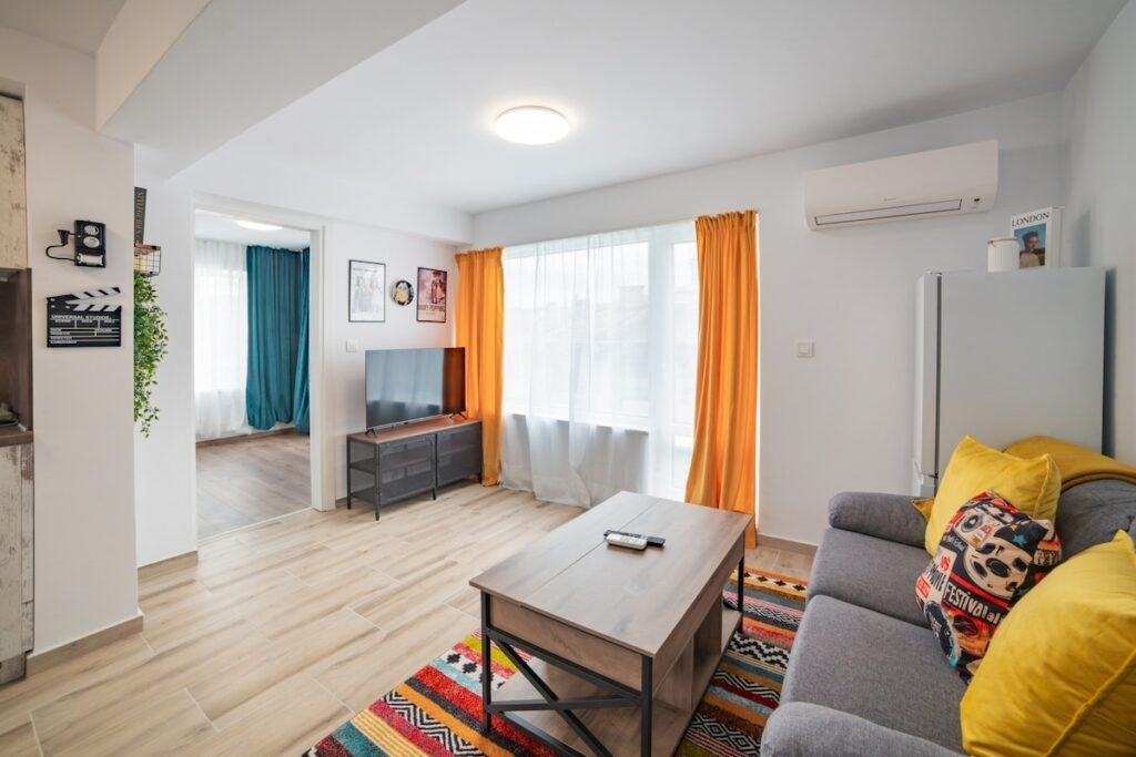 StayBooked — Cozy 1BR Near Summer Theatre | Walk to Old Town, Велико Търново