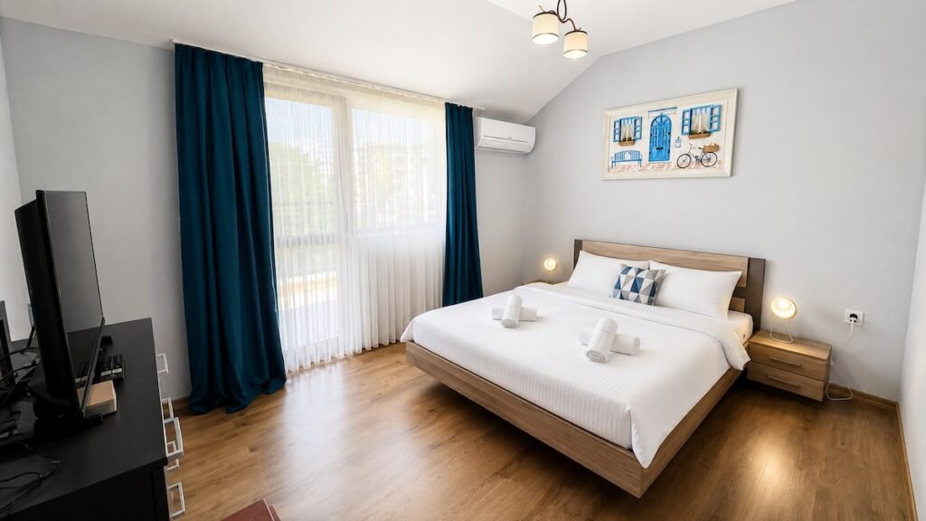 StayBooked — Cozy 1BR Near Dentaprime w/ Free Parking, Варна
